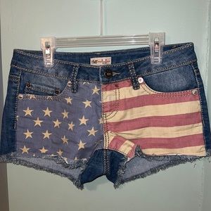 Flag shorts